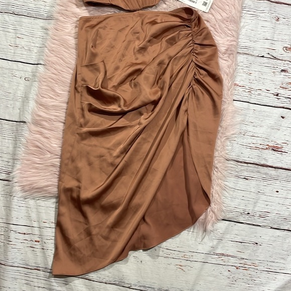 NWT Azazie x Kendall & Kylie Off Shoulder Stretch Satin Bronze Skirt Set - Picture 5 of 10